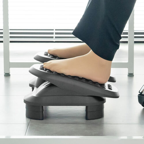 フットレスト（足置き台・足踏み・高さ/角度調整・可動式・むくみ防止