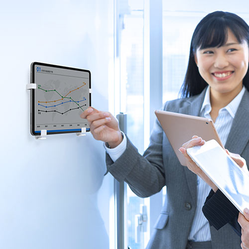 iPad・タブレットホルダー（7～11インチ対応・マグネット・ホワイトボード取り付け・ホワイト）