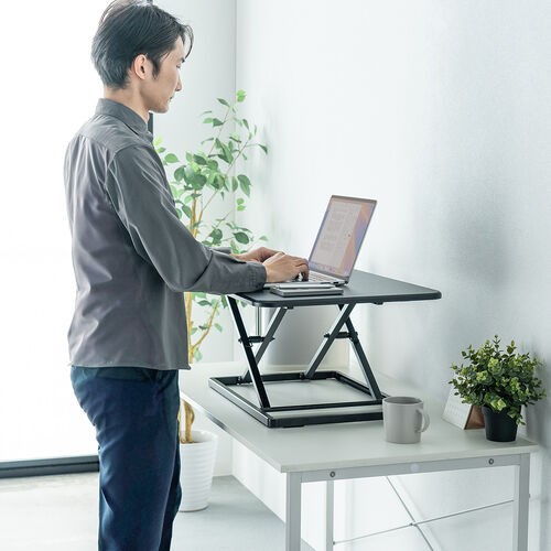 スタンディングデスク（リフトアップデスク・卓上・バネ圧昇降・幅67cm・モニターアーム取付対応・高さ調整4.5～40.5cm・作業台）