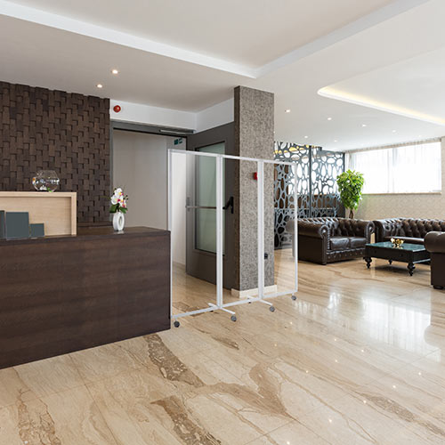 パーティション（衝立・折りたたみ式・プライバシー・3連・アクリル・クリア透明・360°回転・キャスター・アルミ・高さ160cm）