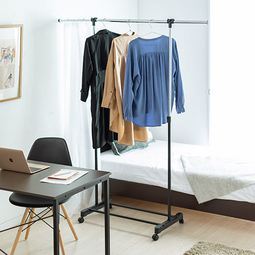 パーテーションカーテン（自立スタンド付・キャスタータイプ・間仕切り・目隠し・飛沫防止・高さ最大166cm・半透明）