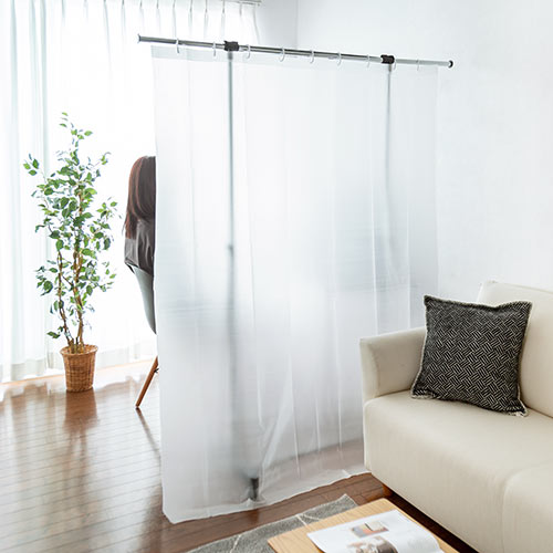 パーテーションカーテン（自立スタンド付・キャスタータイプ・間仕切り・目隠し・飛沫防止・高さ最大166cm・半透明）