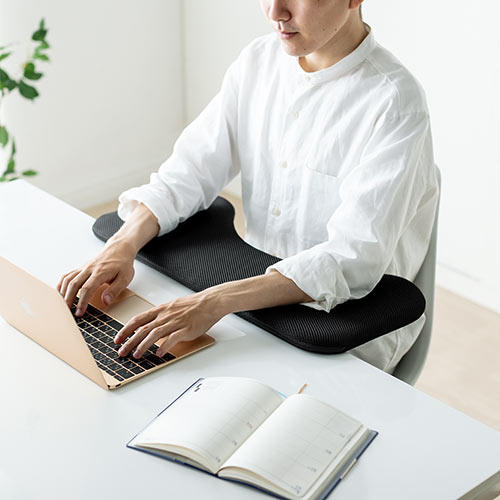 【アウトレット】リストレスト メッシュ 幅60cm（肘置き台・ワンタッチ取付・デスク取付・エルゴノミクス・ブラック）