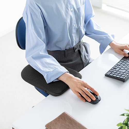 リストレスト メッシュ 幅21cm（アームレスト・肘置き台・ワンタッチ取付・デスク取付・エルゴノミクス・マウス操作・ブラック）