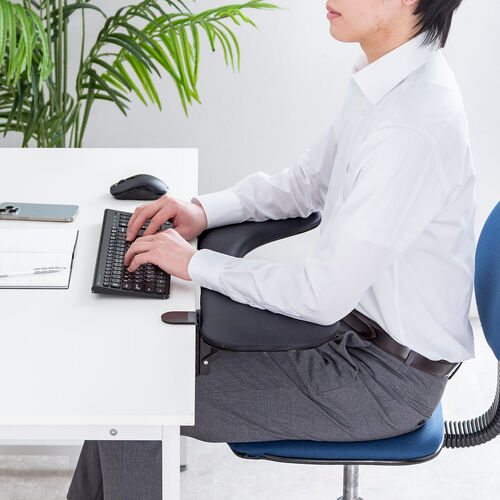 リストレスト（肘置き台・クランプ取付・幅67cm・クッション入り・エルゴノミクス・ブラック）