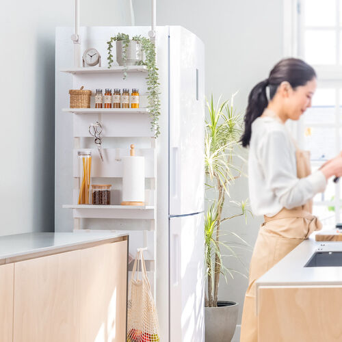 突っ張り棚（突っ張りラック・幅45cm・シェルフ・棚・3段・壁面収納・ウォールシェルフ・間仕切り・キッチン・玄関・パントリー・スリム・工事不要・木目調・ホワイト）