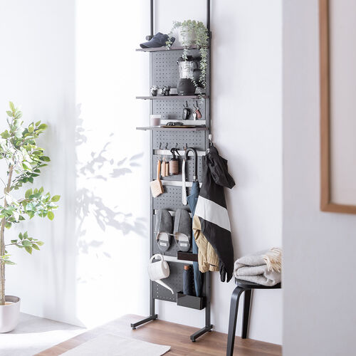 突っ張り棚（突っ張りラック・幅45cm・有孔ボード・シェルフ・棚・4段・壁面収納・ウォールシェルフ・間仕切り・キッチン・玄関・パントリー・スリム・工事不要・ブラック）