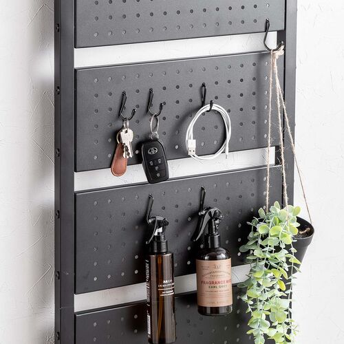 突っ張り棚（突っ張りラック・幅45cm・有孔ボード・シェルフ・棚・4段・壁面収納・ウォールシェルフ・間仕切り・キッチン・玄関・パントリー・スリム・工事不要・ブラック）