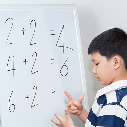 ホワイトボード（簡易パーティション・縦型・コンパクト・キャスターつき・会議・家庭学習・ペン置き付き）