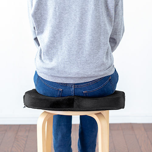 低反発ウレタンクッション（メッシュ生地 裏面滑り止め 洗濯可能 取っ手付き テレワーク 在宅勤務 椅子クッション 座布団）