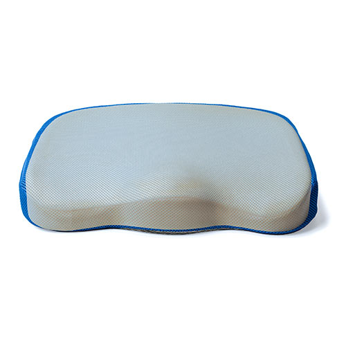 ウレタンクッション（低反発・エルゴ形状・メッシュ生地・裏面滑り止め・洗濯可能・テレワーク・在宅勤務・クッション・座布団・青）