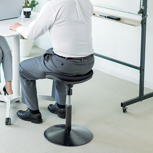 スツール（スタンディング・昇降デスク対応・座面可動・人間工学・ガス圧・高さ調整・ブラック）