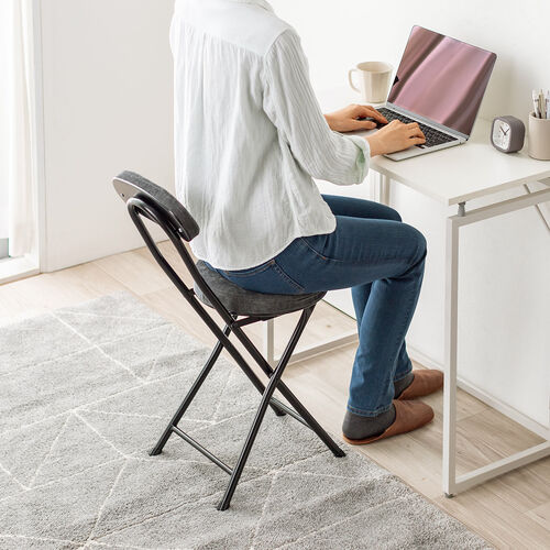 折りたたみチェア（コンパクト・軽量・クッション・パイプ・布・背もたれ・持ち運び・キッチン・スリム・完成品・テレワーク・ブラック）