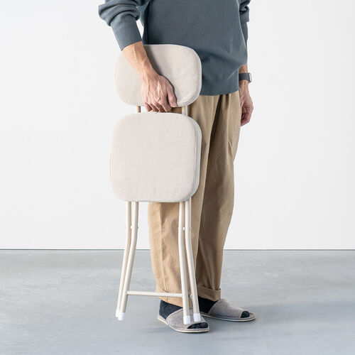 折りたたみチェア（コンパクト・軽量・クッション・パイプ・布・背もたれ・持ち運び・キッチン・ファブリック・スリム・完成品・ベージュ）
