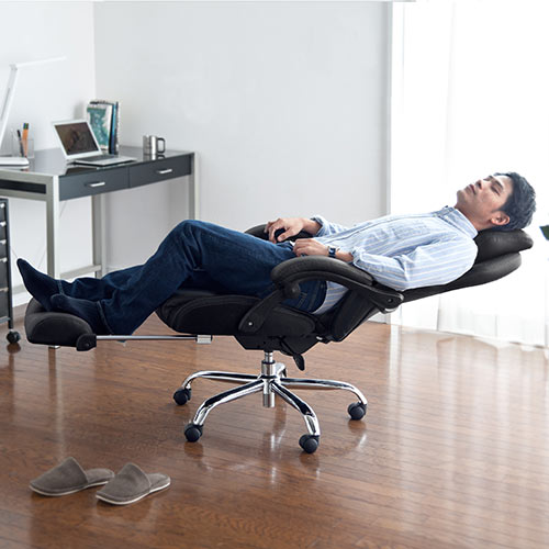 リクライニングチェア（オットマン付き・無段階リクライニング・バケットシート・ハイバック仕様・ゲーミングチェア・キャスター・肘付き・耐荷重100kg・ブラック）