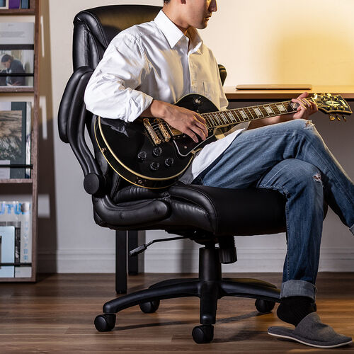 レザーチェア（極厚クッション・PUレザー・跳ね上げ式肘掛け・ロッキング・ミドルバック・社長椅子）