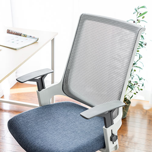 メッシュチェア（ロッキング・ハイバック・ヘッドレスト着脱可能・肘掛け付き・ホワイトフレーム・ウレタンキャスター・ブルー）