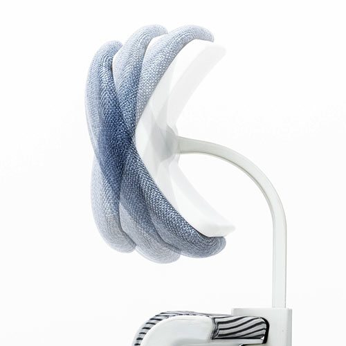 メッシュチェア（ロッキング・ハイバック・ヘッドレスト着脱可能・肘掛け付き・ホワイトフレーム・ウレタンキャスター・ブルー）