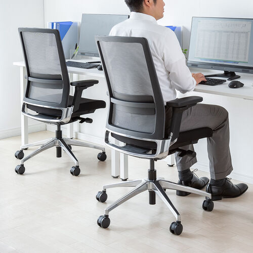 スイングチェア（メッシュチェア・シンクロロッキング・耐荷重120kg・4Dアームレスト・大型ウレタンキャスター）