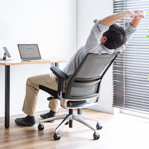 スイングチェア（メッシュチェア・シンクロロッキング・耐荷重120kg・4Dアームレスト・大型ウレタンキャスター）