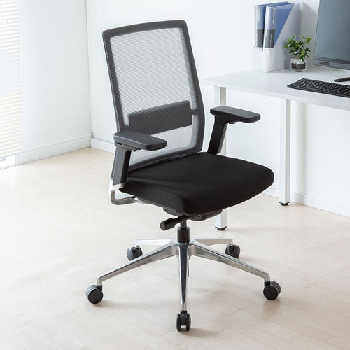 スイングチェア（メッシュチェア・シンクロロッキング・耐荷重120kg・4Dアームレスト・大型ウレタンキャスター）
