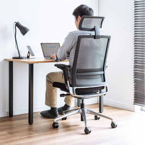 スイングチェア（ヘッドレスト付き・メッシュチェア・シンクロロッキング・耐荷重120kg・4Dアームレスト・大型ウレタンキャスター）