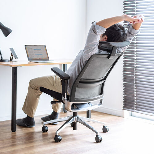 スイングチェア（ヘッドレスト付き・メッシュチェア・シンクロロッキング・耐荷重120kg・4Dアームレスト・大型ウレタンキャスター）