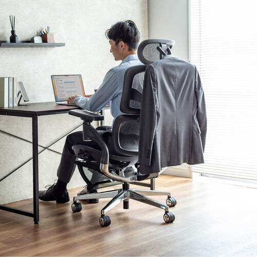 高性能メッシュチェア（耐荷重125kg・シンクロロッキング・収納式オットマン・座面スライド・ランバーサポート・4Dアームレスト・ハンガー付き）