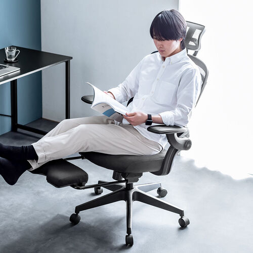 メッシュチェア（オフィスチェア・オットマン付き・ロッキング・跳ね上げアームレスト・ランバーサポート・ヘッドレスト付き・キャスター・ブラック）
