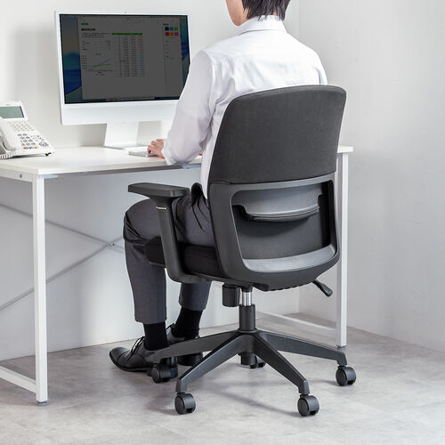 オフィスチェア（メッシュチェア・アームレスト付き・ロッキング・上下調節可能ランバーサポート・ウレタンクッション・ナイロンキャスター・ブラック）