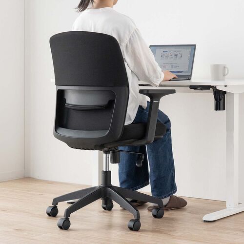 オフィスチェア（メッシュチェア・アームレスト付き・ロッキング・上下調節可能ランバーサポート・ウレタンクッション・ナイロンキャスター・ブラック）