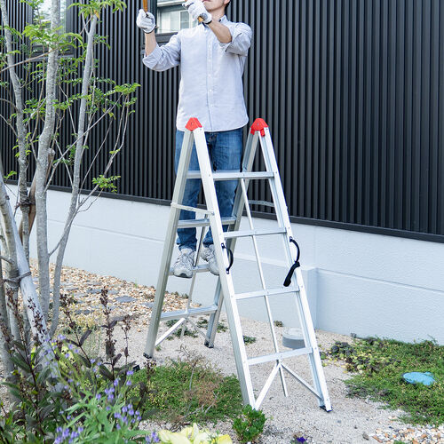 脚立（4段・コンパクト・スリム・折りたたみ簡単・アルミ製・耐荷重150kg）