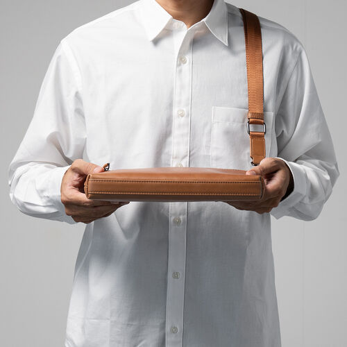 サコッシュ（本革・4WAY・ショルダーバッグ・薄型・iPad 11インチ対応・クラッチバッグ・肩掛け・バッグ・スマホポーチ・メンズ・レディース・ブラウン）