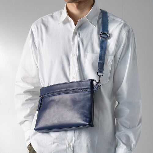 サコッシュ（本革・4WAY・ショルダーバッグ・薄型・iPad 11インチ対応・クラッチバッグ・肩掛け・バッグ・スマホポーチ・メンズ・ネイビー）