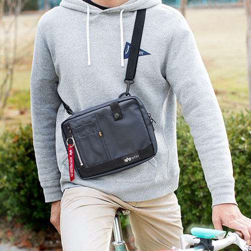 サコッシュ（ショルダーバッグ・アルファ・耐水・止水ファスナー・2WAY