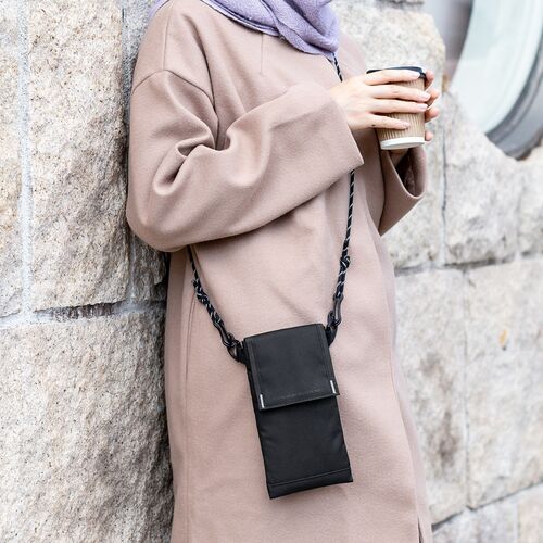 ショルダースマホポーチ（軽量ショルダースマホケース・パスポート収納・小銭入れ・面ファスナー・ショルダーバッグ・ネックポーチ・ブラック）