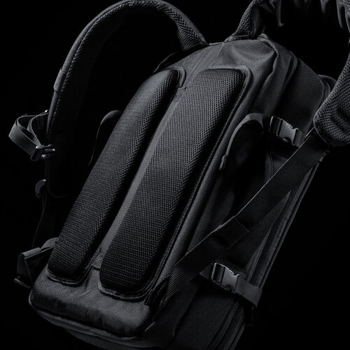 ハードリュック（ハードシェルリュック・耐衝撃・軽量・マチ拡張・一泊二日・15.6型ノートPC・11型タブレット収納・蒸れにくい立体メッシュ・ブラック）