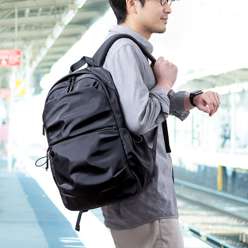 タウンリュック（カジュアル・ビジネスバッグ・19L・軽量・男女兼用・タックデザイン・バックパック・撥水・A4サイズ・14インチ・ノートPC収納・メンズ・レディース・通勤・通学・旅行・ブラック）