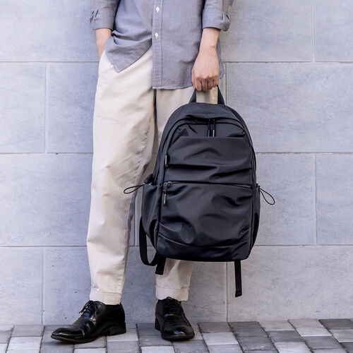 タウンリュック（カジュアル・ビジネスバッグ・19L・軽量・男女兼用・タックデザイン・バックパック・撥水・A4サイズ・14インチ・ノートPC収納・メンズ・レディース・通勤・通学・旅行・ブラック）