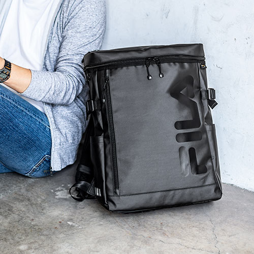 リュック（FILA・大容量24L・黒・メンズ・レディース・スクエア型・バックパック・通学・通勤）