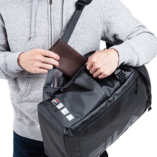 リュック（FILA・大容量24L・黒・メンズ・レディース・スクエア型・バックパック・通学・通勤）