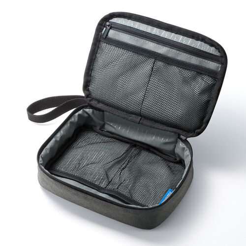 ガジェットポーチ（トラベルポーチ・旅行・出張・収納・整理・小物入れ・内寸18.5cm・奥行13cm・5ポケット・ストラップ付・ネイビー）