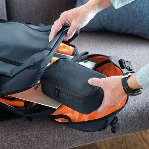 ガジェットポーチ（トラベルポーチ・旅行・出張・収納・整理・小物入れ・内寸21cm・奥行11cm・5ポケット・ストラップ付・ネイビー）