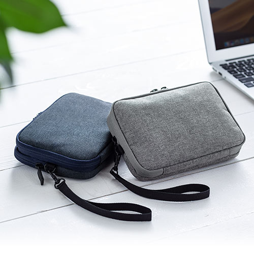 ポーチ（トラベルポーチ・ガジェットポーチ・小物入れ・おしゃれ・大容量・人気・おすすめ・男性・仕切り・収納・便利・持ち運び・ファスナーガード・ストラップ・ネイビー）BAGIN013NV