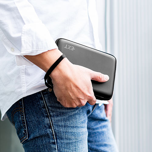 ポーチ（トラベルポーチ・ガジェットポーチ・小物入れ・おしゃれ・大容量・人気・おすすめ・男性・仕切り・収納・便利・持ち運び・黒・セミハード）BAGIN014BK