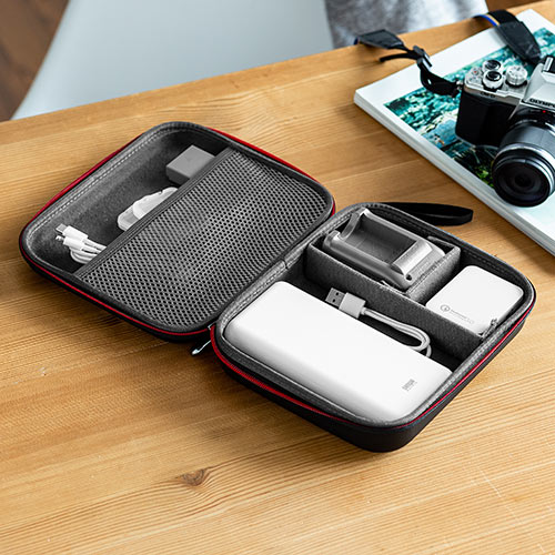 ポーチ（トラベルポーチ・ガジェットポーチ・小物入れ・おしゃれ・大容量・人気・おすすめ・男性・仕切り・収納・便利・持ち運び・黒・セミハード）AGIN015BK