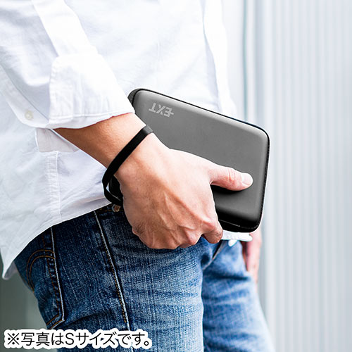 ポーチ（トラベルポーチ・ガジェットポーチ・小物入れ・おしゃれ・大容量・人気・おすすめ・男性・仕切り・収納・便利・持ち運び・黒・セミハード）AGIN015BK