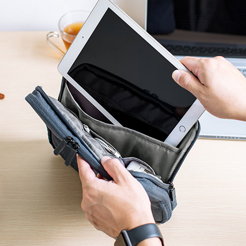 ポーチ（トラベルポーチ・ガジェットポーチ・小物入れ・おしゃれ・大容量・人気・おすすめ・男性・仕切り・収納・便利・持ち運び・ネイビー）BAGIN024NV