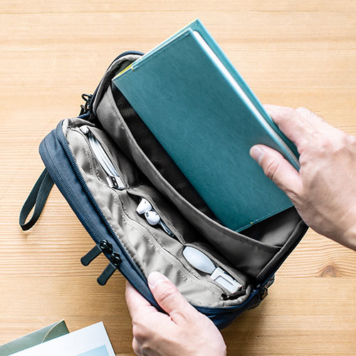 ポーチ（トラベルポーチ・ガジェットポーチ・小物入れ・おしゃれ・大容量・人気・おすすめ・男性・仕切り・収納・便利・持ち運び・ネイビー）BAGIN024NV