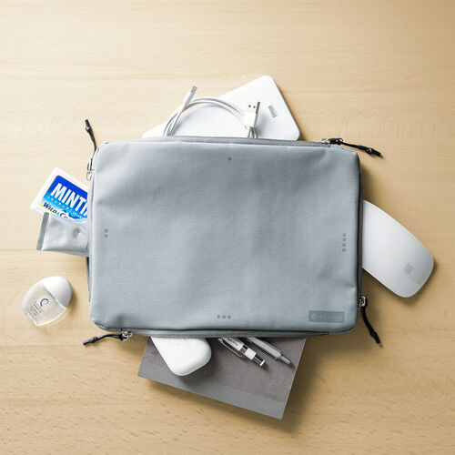 ポーチ（トラベルポーチ・ガジェットポーチ・小物入れ・おしゃれ・大容量・人気・おすすめ・男性・仕切り・4方向収納・B5サイズ・ソフトクッション・収納・便利・持ち運び・黒）BAGIN030GY